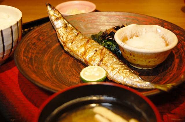 秋刀魚が無料で食べれる【目黒のさんま祭り】〜さんまの選び方と焼き方