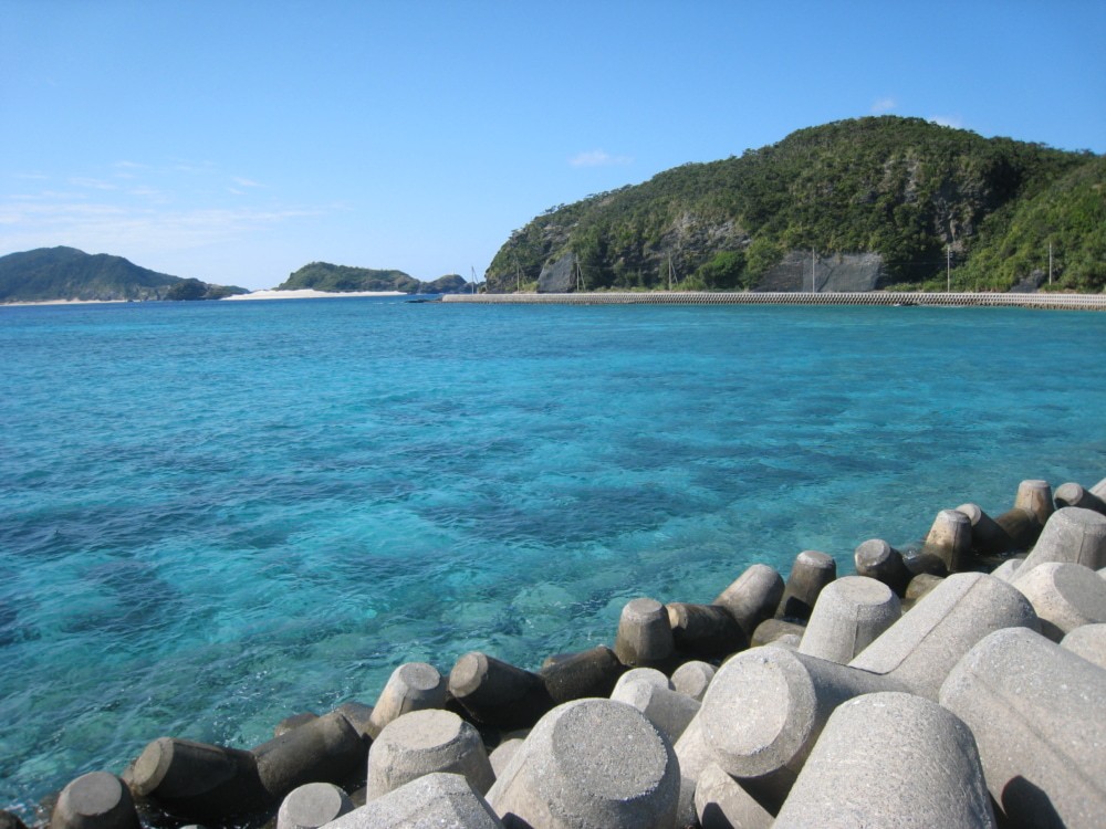 沖縄の離島・座間味島に行ってみた 「予想以上にキレイな海と静かな街でした」