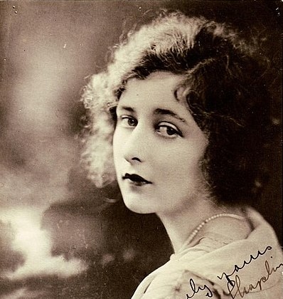 チャップリンはロリコンだった 【喜劇王の4人の美人妻】