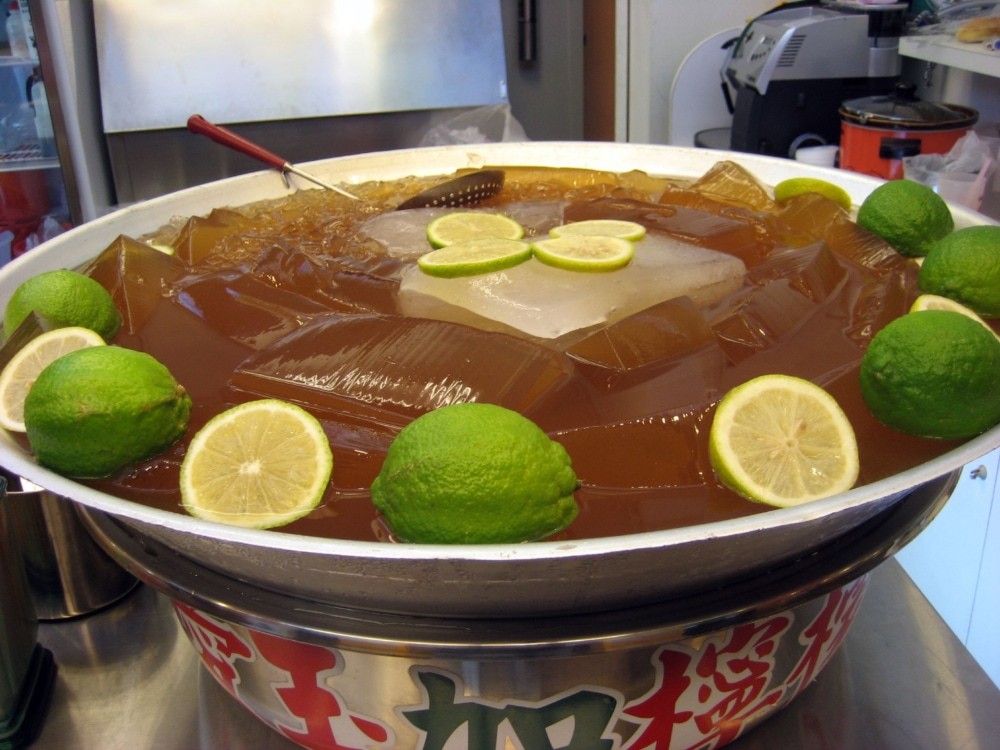 【台湾の幻のスイーツ】 愛玉（オーギョーチ）とは？