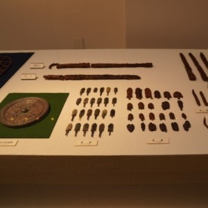 画像：橿原考古学研究所付属博物館蔵のホケノ山古墳の出土品。（撮影：高野晃彰）