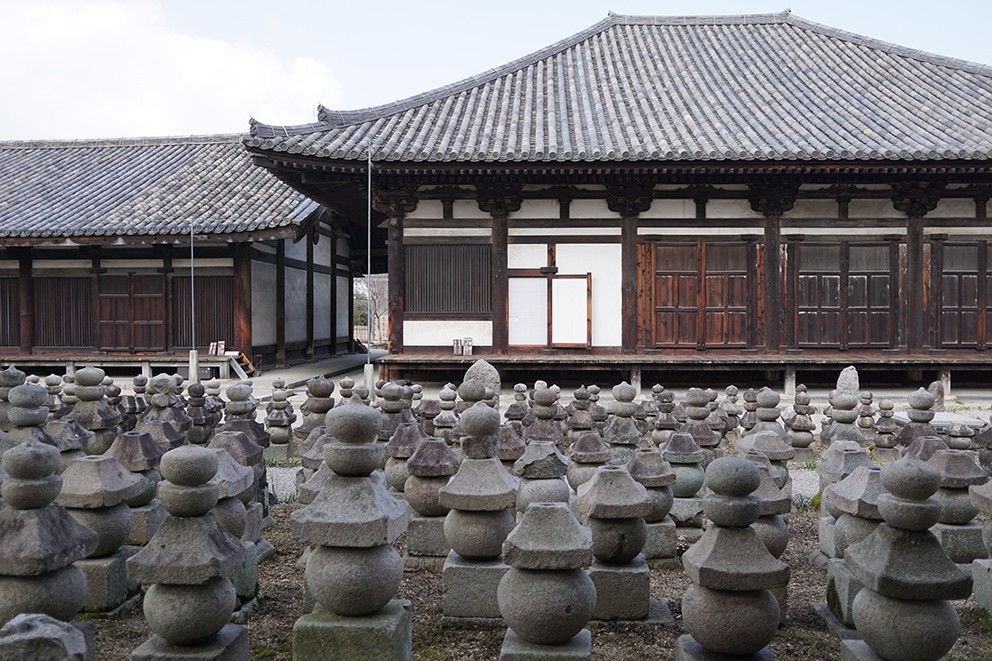 元興寺の極楽堂と禅室（撮影：高野晃彰）