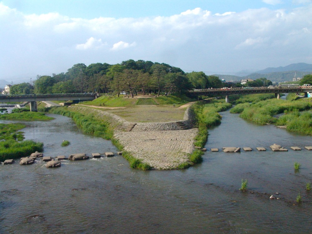 画像：賀茂川と高野川が合流する糺河原（撮影：高野晃彰）