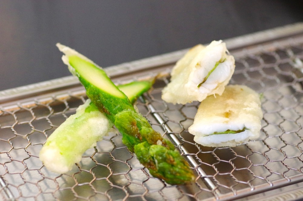 画像：野菜と白身魚の天ぷら（撮影：高野晃彰）