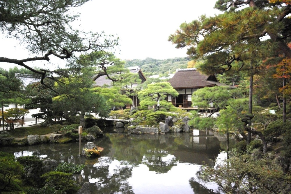 『美の追求者』足利義政が造営した銀閣寺 ～その裏山の隠れた歴史スポットを紹介