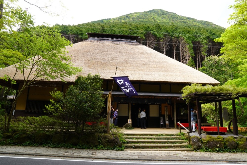 江戸時代創業（400年前）の「箱根 甘酒茶屋」は海外の旅行客にも大人気だった