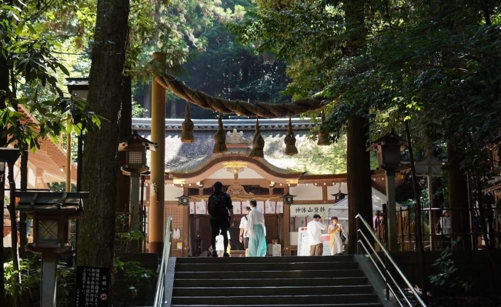 神社の原点はどこにあるのか？それは「やしろ」と呼ばれた神霊の依り代だった