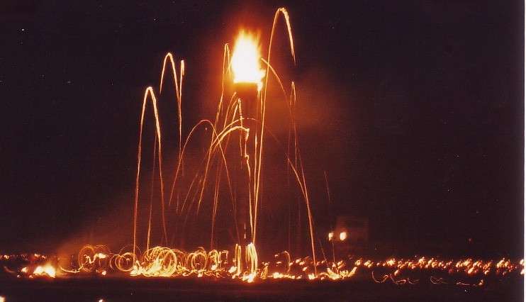 夜空を焦がす奇祭！京都洛北・花背で体感する「松上げ」の炎と祈り