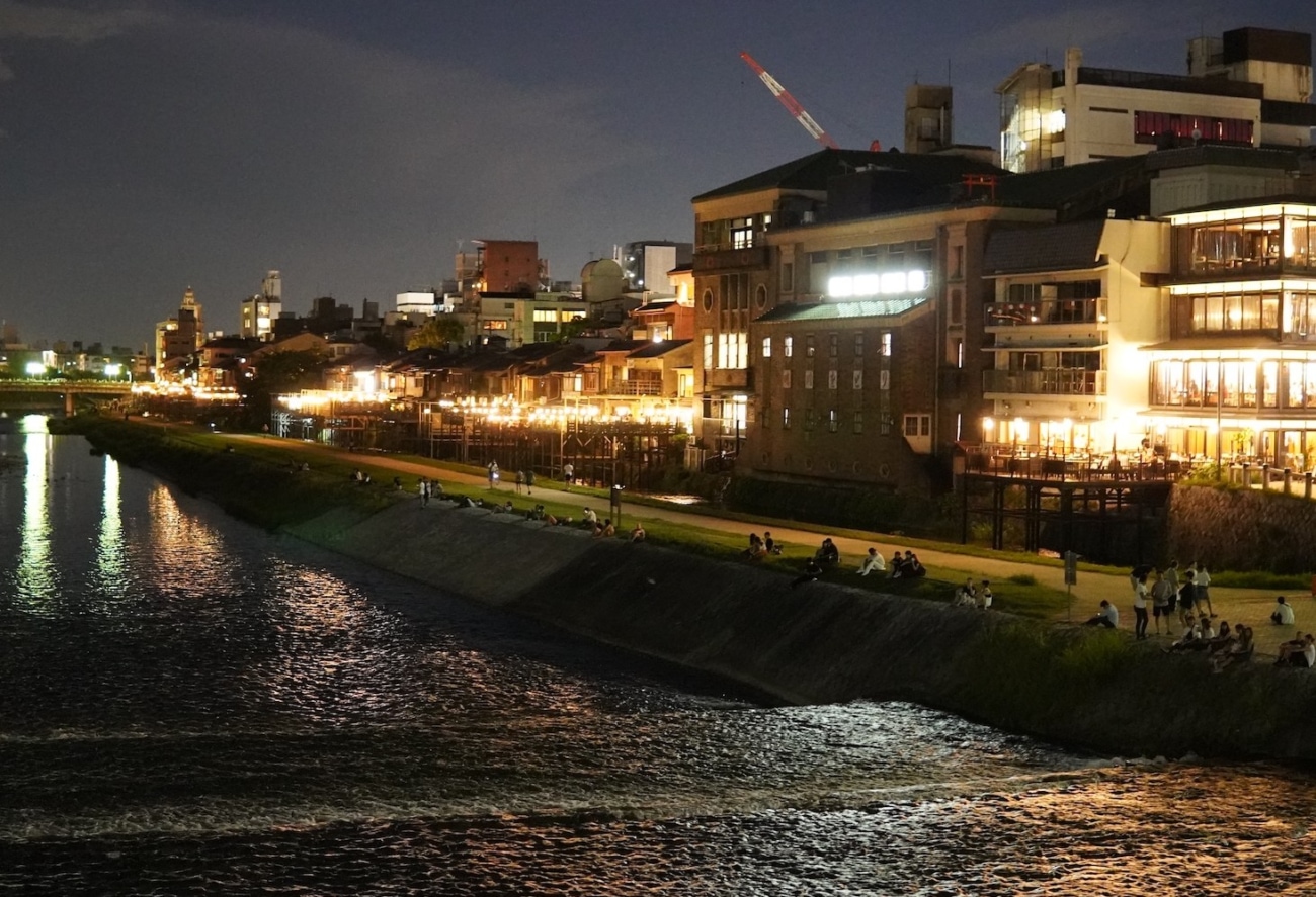 今年も始まる「鴨川納涼床」京都人が育んだ涼のかたち